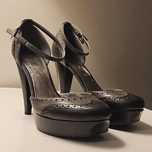Guess by Marciano Mary-Jane pumps, size 6